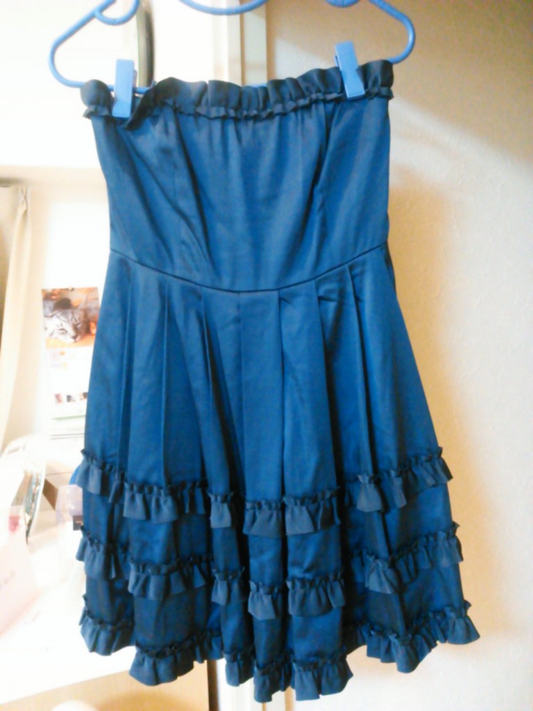 紺のチューブトップドレス